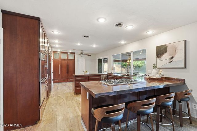 19 E CANTERBURY Court, Phoenix, AZ 85022