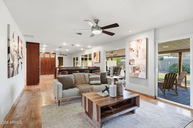 19 E CANTERBURY Court, Phoenix, AZ 85022