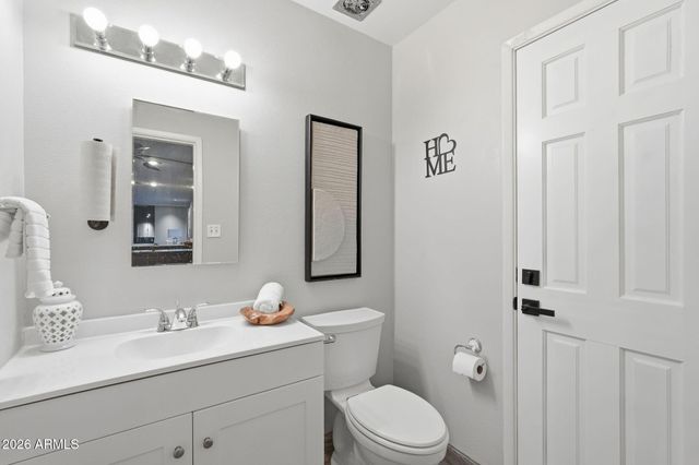 19 E CANTERBURY Court, Phoenix, AZ 85022