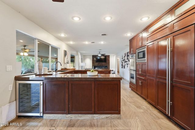 19 E CANTERBURY Court, Phoenix, AZ 85022