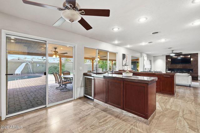 19 E CANTERBURY Court, Phoenix, AZ 85022