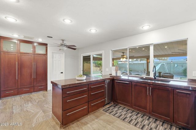 19 E CANTERBURY Court, Phoenix, AZ 85022
