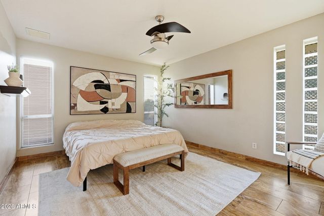 19 E CANTERBURY Court, Phoenix, AZ 85022