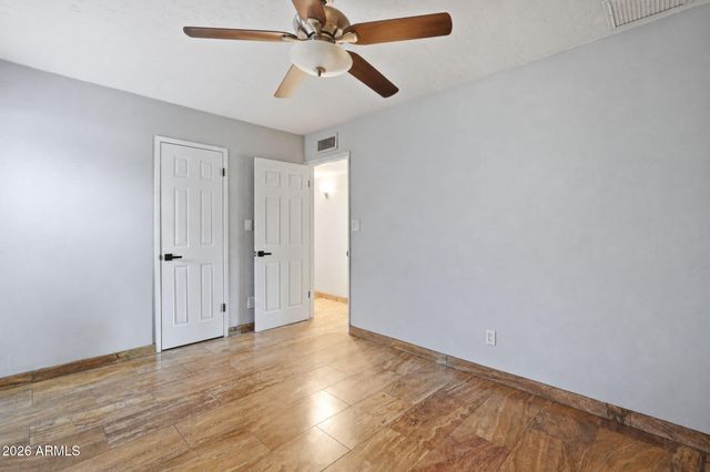 19 E CANTERBURY Court, Phoenix, AZ 85022