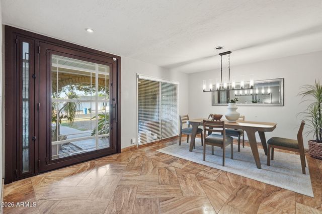 19 E CANTERBURY Court, Phoenix, AZ 85022