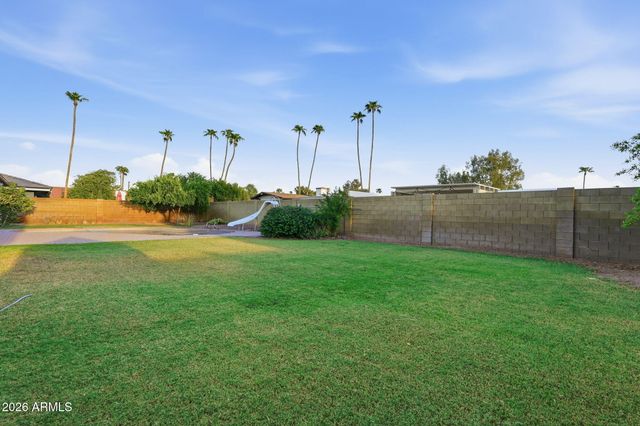 19 E CANTERBURY Court, Phoenix, AZ 85022