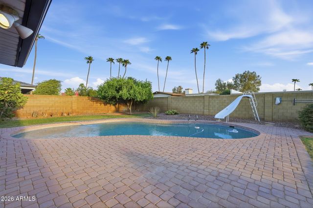 19 E CANTERBURY Court, Phoenix, AZ 85022
