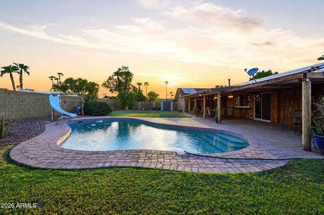 19 E CANTERBURY Court, Phoenix, AZ 85022