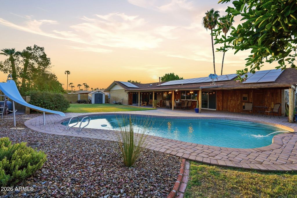 19 E CANTERBURY Court, Phoenix, AZ 85022 — photo 2