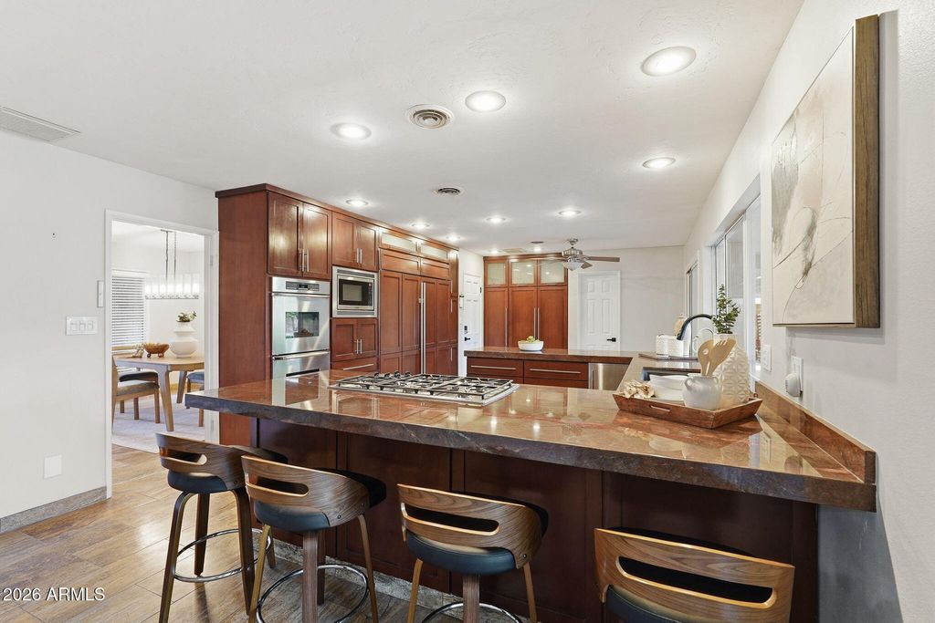 19 E CANTERBURY Court, Phoenix, AZ 85022 — photo 4