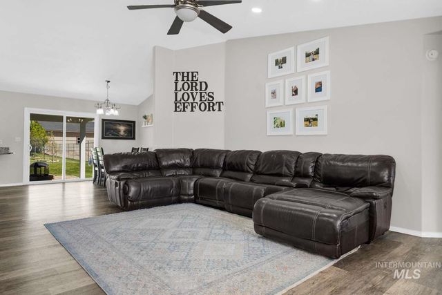 1547 Saddler St, Twin Falls, ID 83301