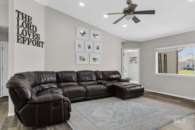 1547 Saddler St, Twin Falls, ID 83301
