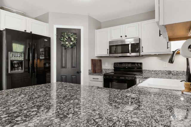 1547 Saddler St, Twin Falls, ID 83301