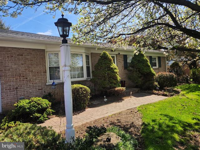 179 EASTBROOK RD, Smoketown, PA 17576