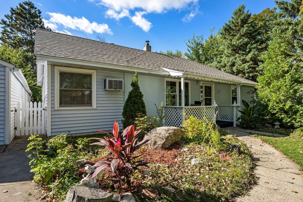 9912 2nd Avenue S, Bloomington, MN 55420