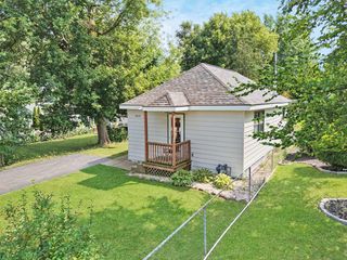4919 Parkview Drive, Mccullom Lake, IL 60050