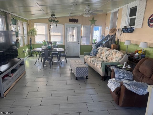 692 Hanson Ave, Perth Amboy City, NJ 08861