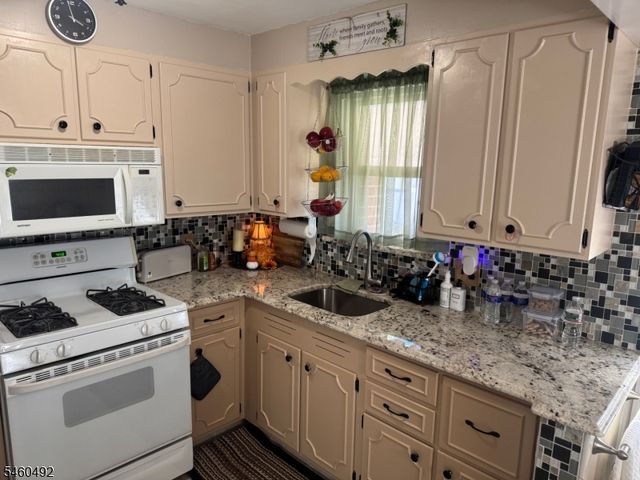 692 Hanson Ave, Perth Amboy City, NJ 08861