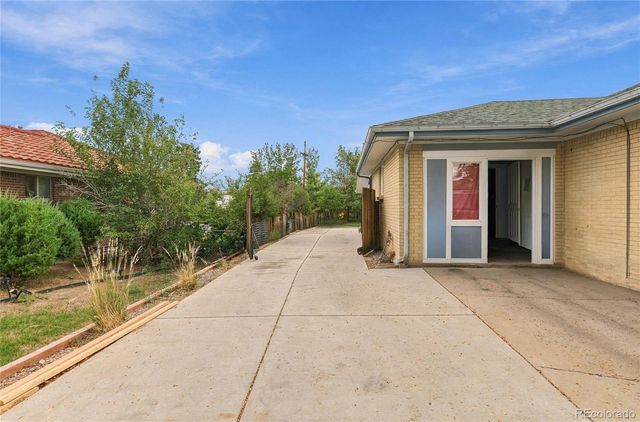 540 Uvalda Street, Aurora, CO 80011