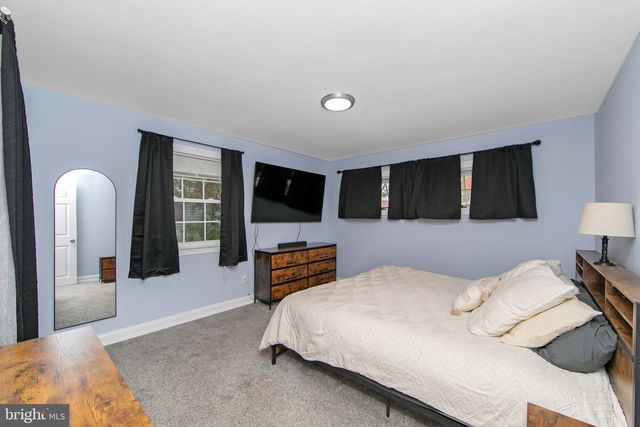 8 CLARK DR, West Deptford, NJ 08096