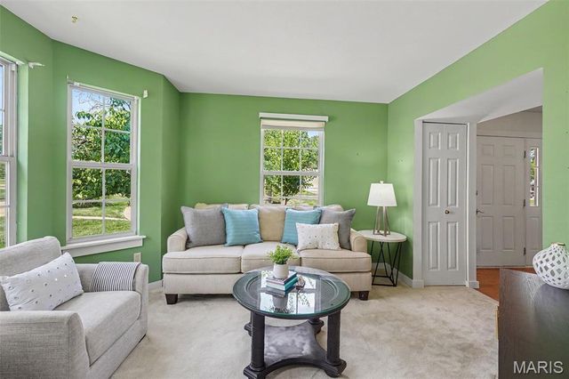 638 Old Ballwin Road, Ballwin, MO 63021