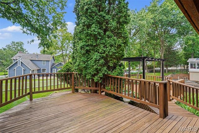 638 Old Ballwin Road, Ballwin, MO 63021