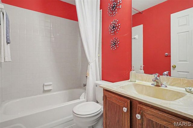 638 Old Ballwin Road, Ballwin, MO 63021
