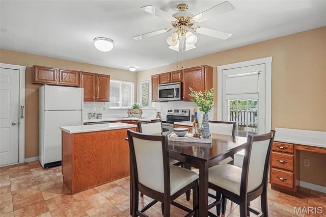638 Old Ballwin Road, Ballwin, MO 63021