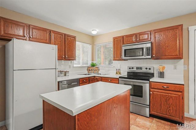 638 Old Ballwin Road, Ballwin, MO 63021