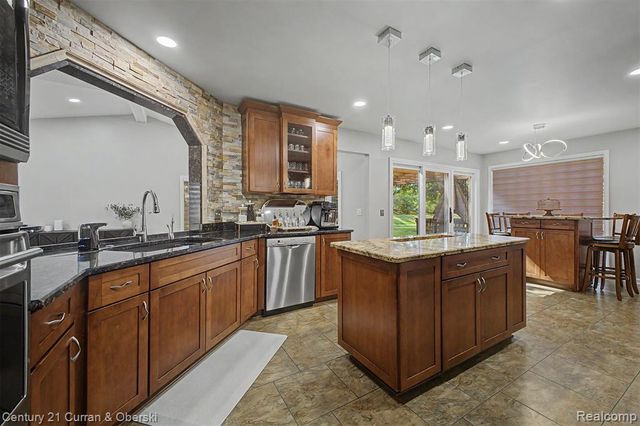 550 Fairfield Court, Canton, MI 48188