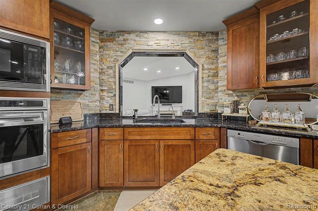 550 Fairfield Court, Canton, MI 48188