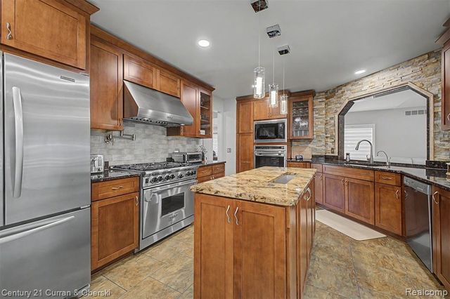 550 Fairfield Court, Canton, MI 48188