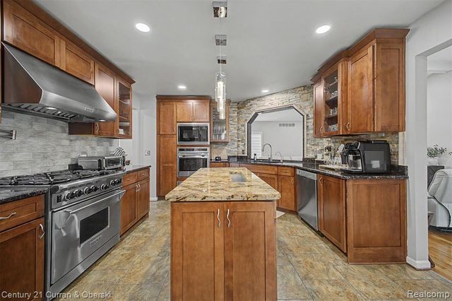 550 Fairfield Court, Canton, MI 48188