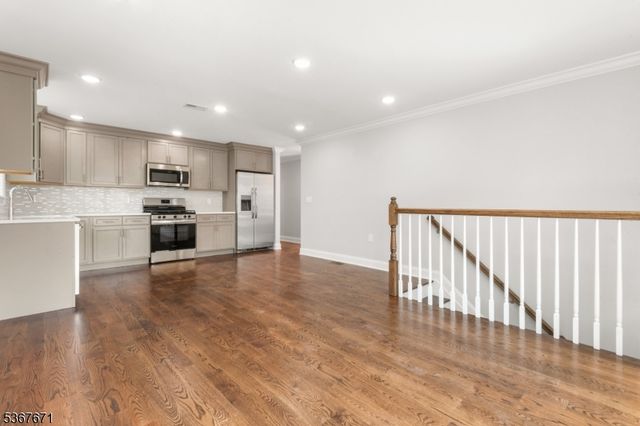 147 N 15Th St 2, East Orange City, NJ 07017