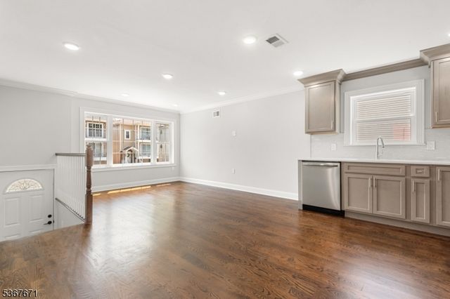 147 N 15Th St 2, East Orange City, NJ 07017