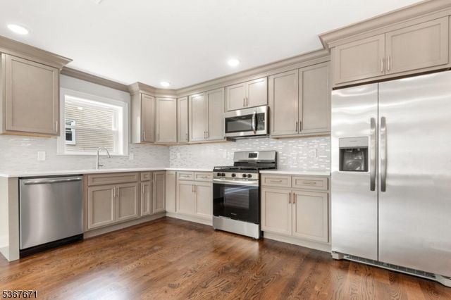147 N 15Th St 2, East Orange City, NJ 07017