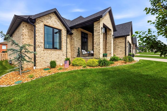 1523 N Meadowood Avenue, Springfield, MO 65802