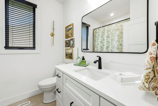 1523 N Meadowood Avenue, Springfield, MO 65802