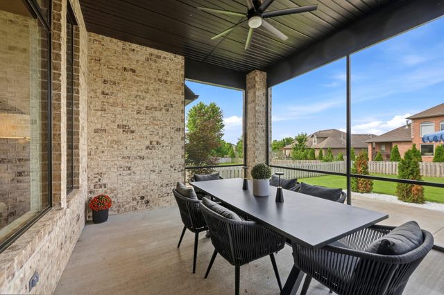 1523 N Meadowood Avenue, Springfield, MO 65802