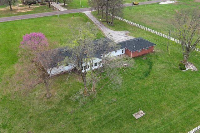 24800 Milton Thompson Road, Lee's Summit, MO 64086