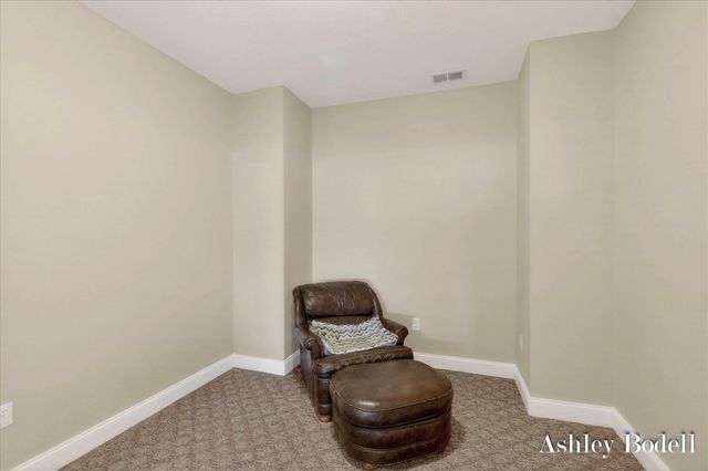 18685 Panther Ridge Drive 18, Battle Creek, MI 49017