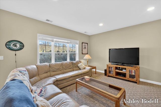 18685 Panther Ridge Drive 18, Battle Creek, MI 49017