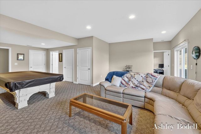 18685 Panther Ridge Drive 18, Battle Creek, MI 49017