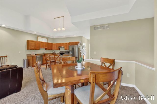 18685 Panther Ridge Drive 18, Battle Creek, MI 49017