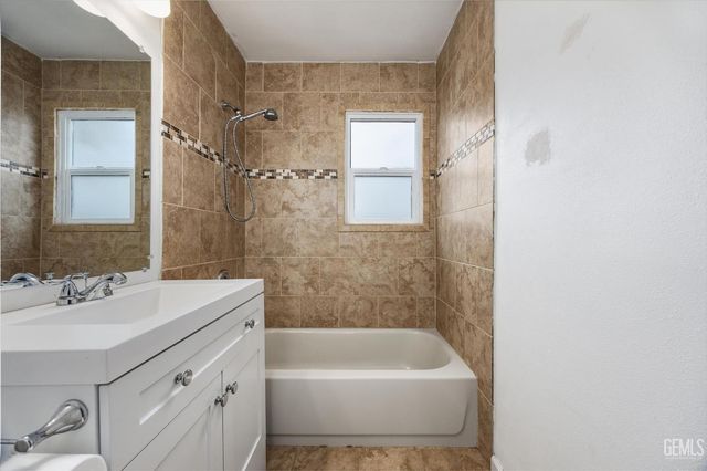 2009 Margo Lane, Bakersfield, CA 93308