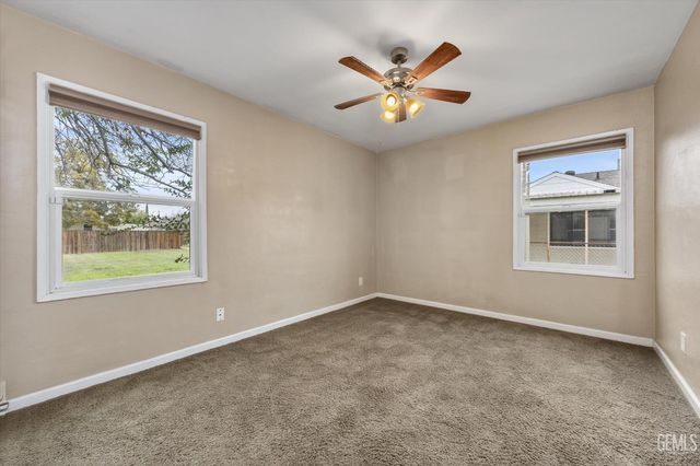 2009 Margo Lane, Bakersfield, CA 93308