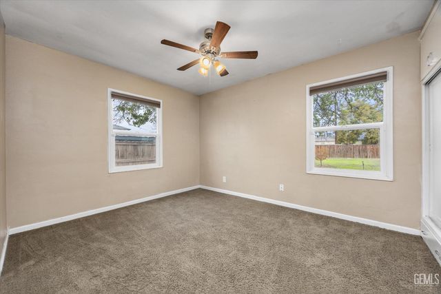 2009 Margo Lane, Bakersfield, CA 93308