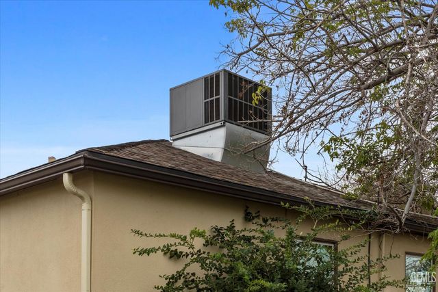 2009 Margo Lane, Bakersfield, CA 93308