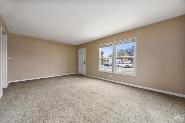 2009 Margo Lane, Bakersfield, CA 93308