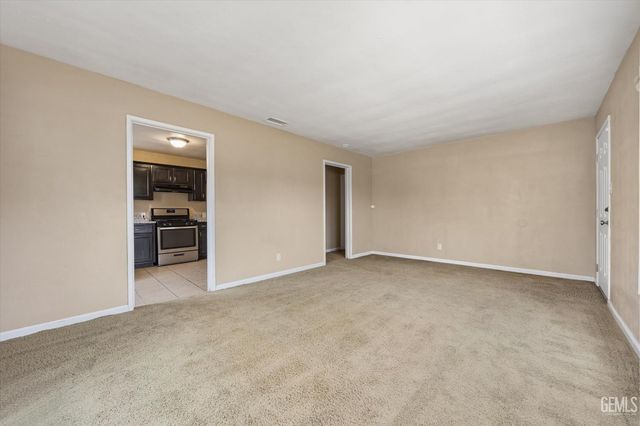 2009 Margo Lane, Bakersfield, CA 93308